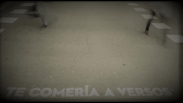 comeria a versos mariposas gif